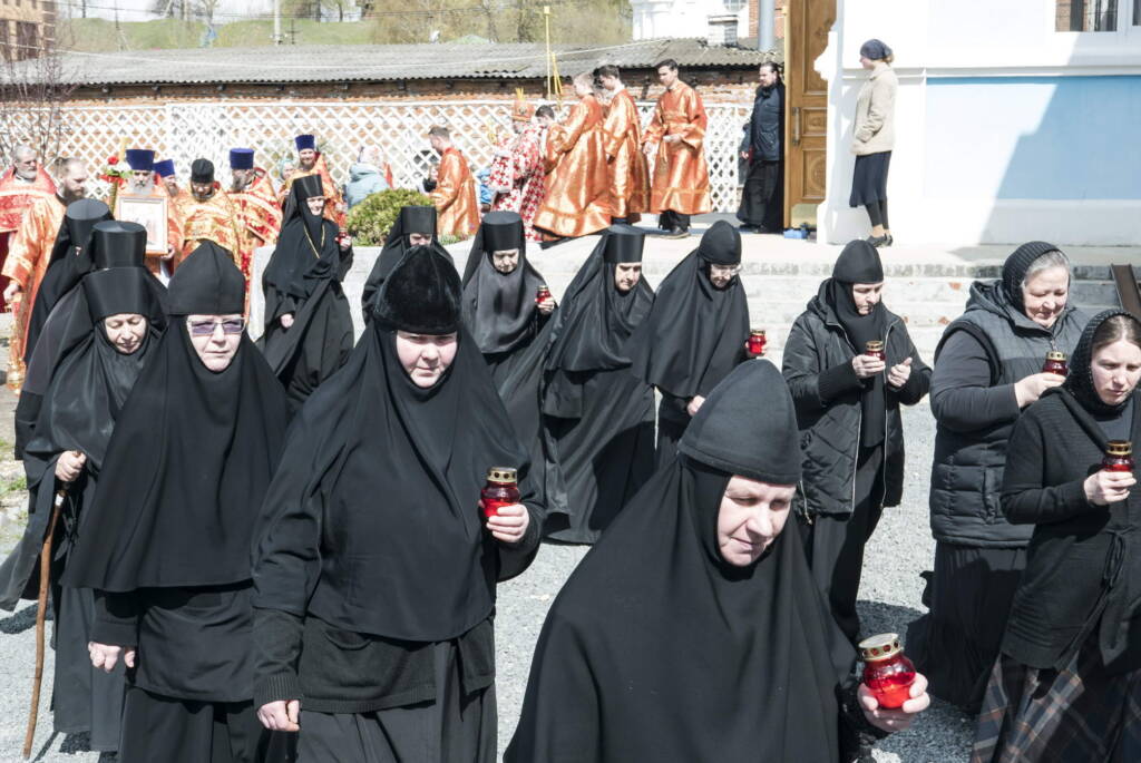 Божественная Литургия в субботу Светлой Седмицы в Милостиво-Богородицком женском монастыре поселка Кадома