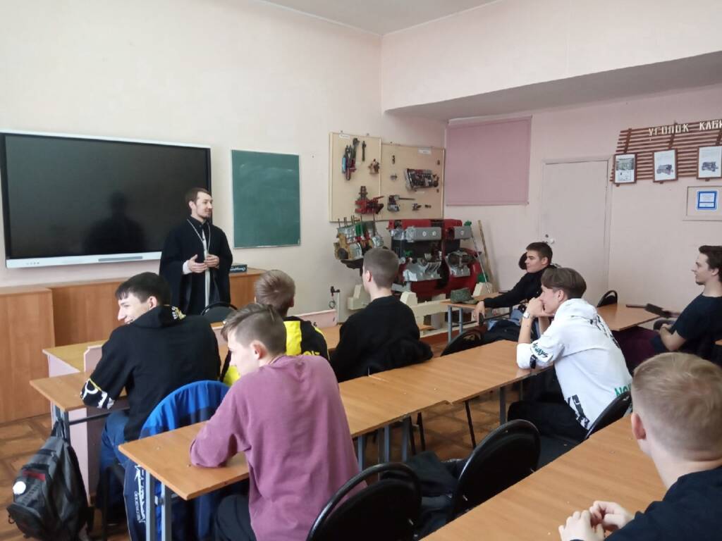 В Касимовском техникуме водного транспорта для студентов состоялась встреча на тему «5 секретов настоящего мужчины»