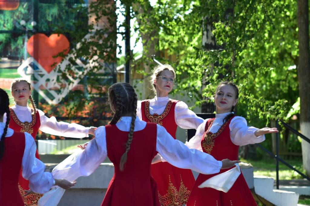 Благочинный Кадомского округа протоиерей Сергий Сорвачев принял участие в праздничном концерте, посвященному Дню Святой Троицы