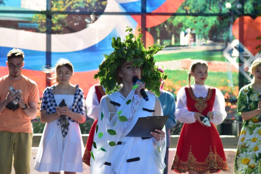 Благочинный Кадомского округа протоиерей Сергий Сорвачев принял участие в праздничном концерте, посвященному Дню Святой Троицы