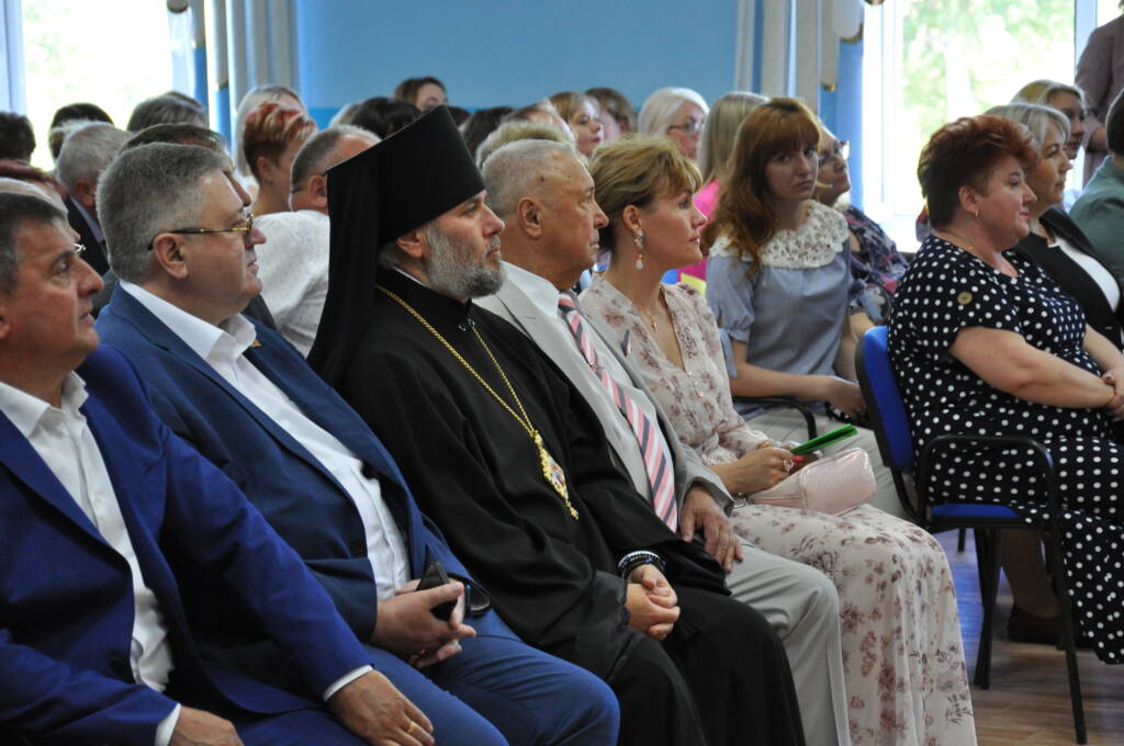 Епископ Василий поздравил социальных работников Касимовского района с их профессиональным праздником