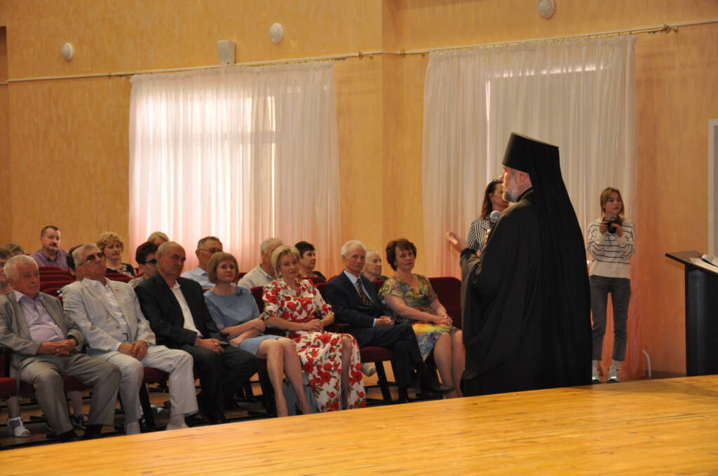 Епископ Василий поздравил городских и районных медицинских работников г. Касимова с их профессиональным праздником