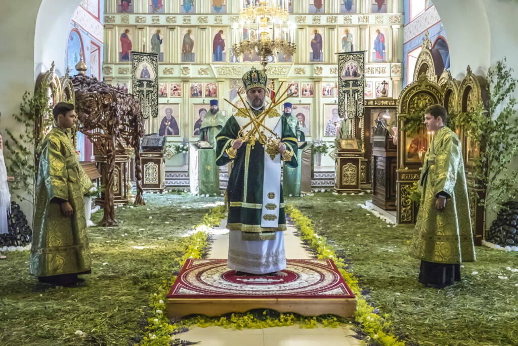 Божественная Литургия в день Святого Духа в Троицком храме г. Касимова