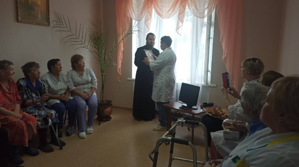 Поздравление работников Лашманской участковой больницы с днем медицинского работника