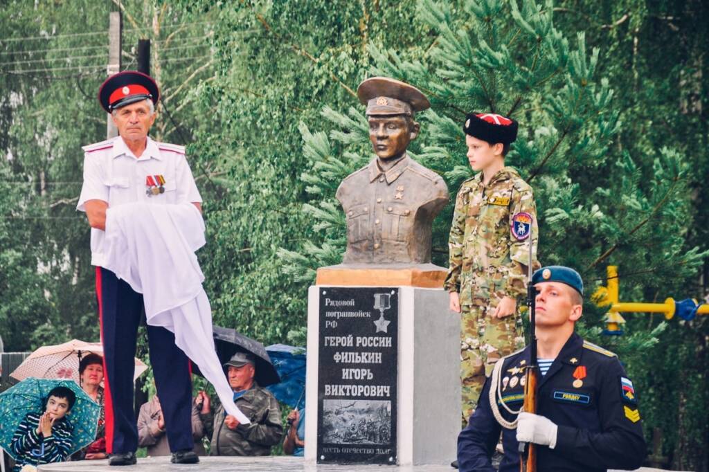 Клирики Шиловского благочиния приняли участие открытия памятника Герою России Игорю Филькину
