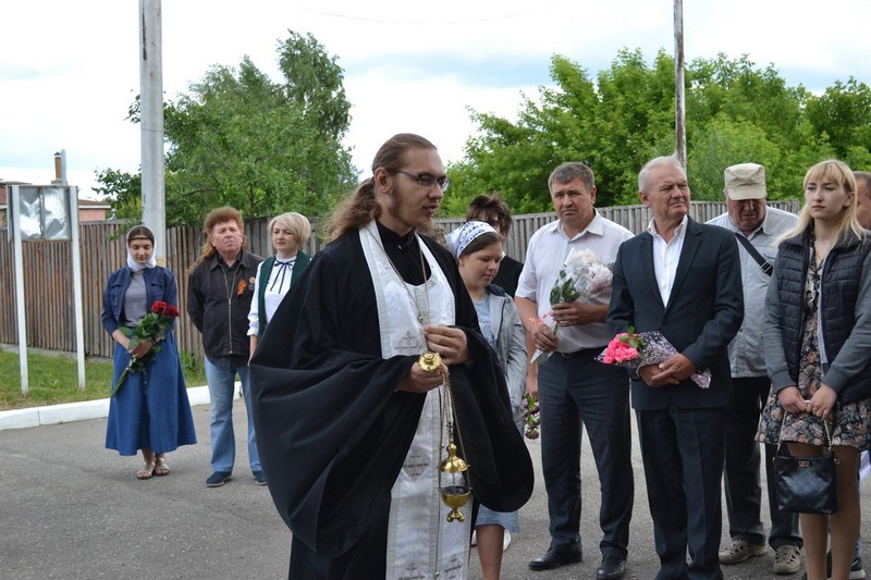 Клирик Димитриевского храма п. Кадом иерей Александр Сорвачев принял участие в мероприятиях, посвященных Дню ветеранов боевых действий