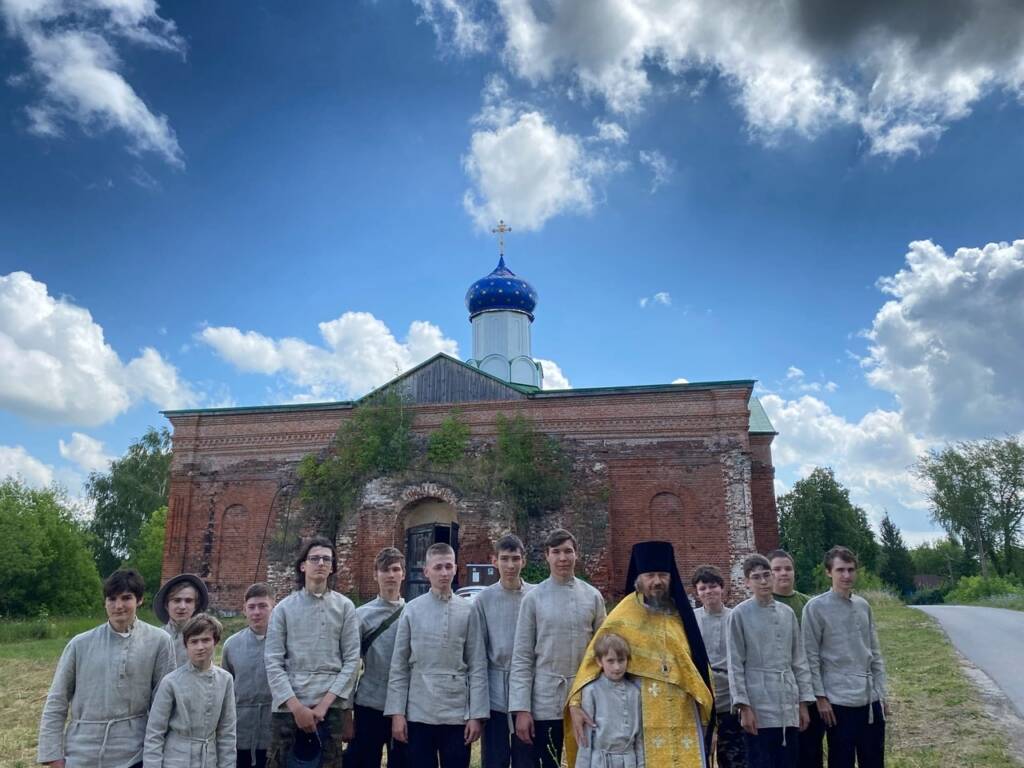 Ребята из клуба "Ставросъ" побывали в Крестовоздвиженской Полунинской монашеской общине