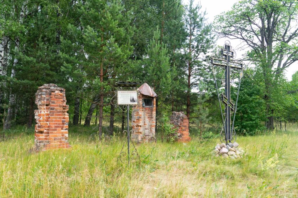 Начались работы по обновлению часовни Успения Богородицы на кладбище в д. Ветчаны (Курша) Клепиковского района