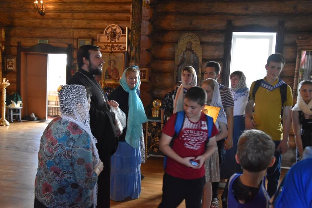 Дети из молодежного движения имени Фёдора Ушакова посетили Троицкий (Архангельский) храм г. Сасово