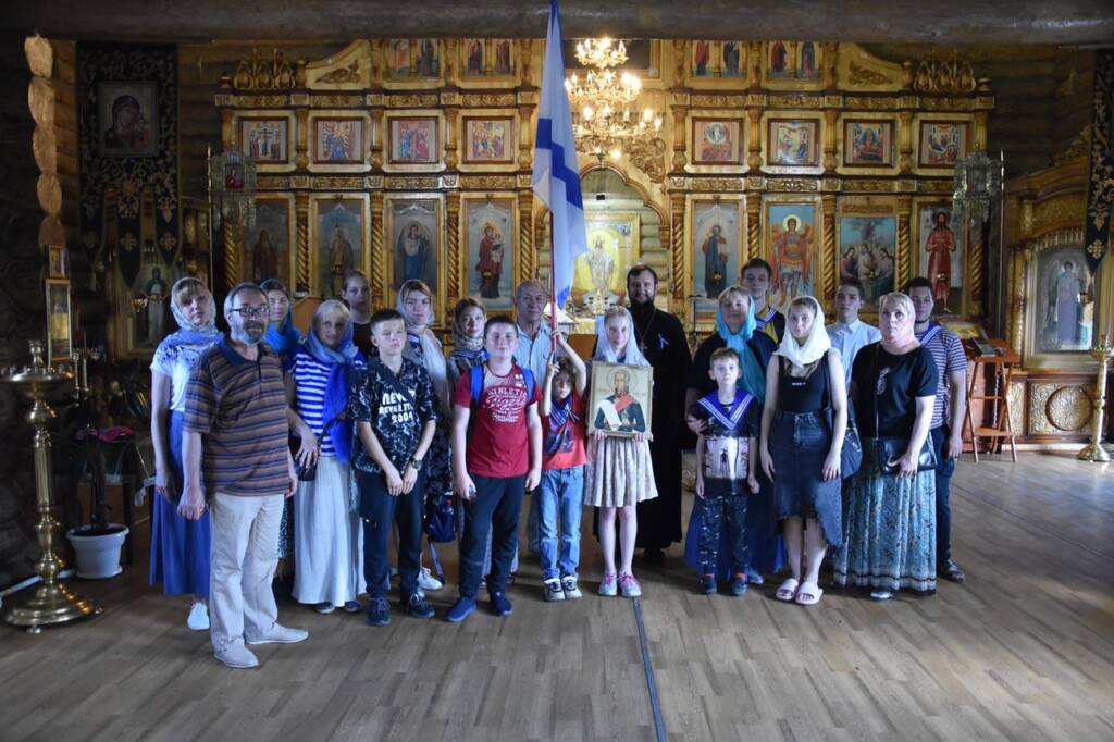 Дети из молодежного движения имени Фёдора Ушакова посетили Троицкий (Архангельский) храм г. Сасово