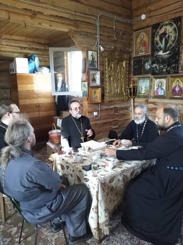В Успенском храме с. Берестянки Сасовского района прошло заседание духовенства Агломазовского благочиния
