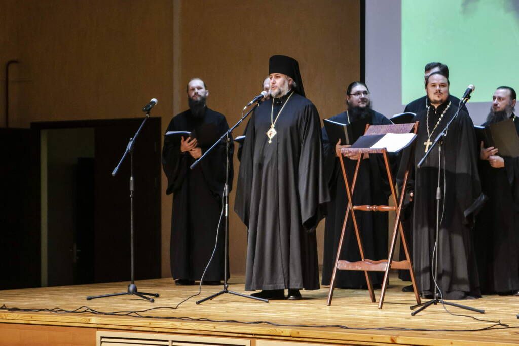 В Центре культурного развития г. Касимова прошел концерт хора духовенства Касимовской епархии "Под Покровом Пресвятой Богородицы".