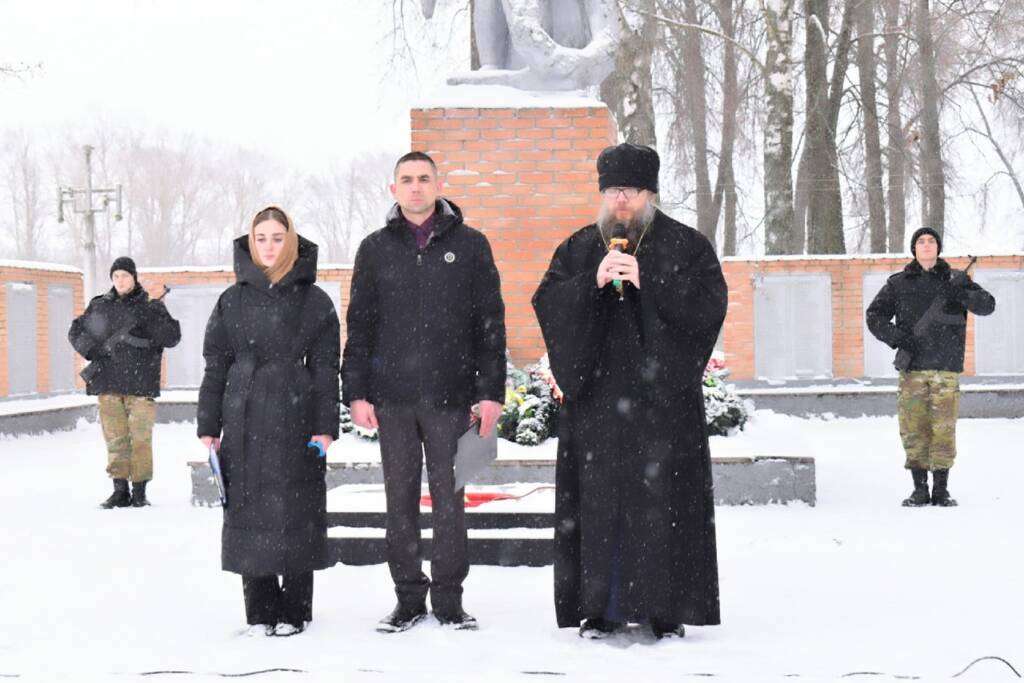 Благочинный Кадомского округа протоиерей Сергий Сорвачев принял участие в митинге, посвященном Дню Героев Отечества