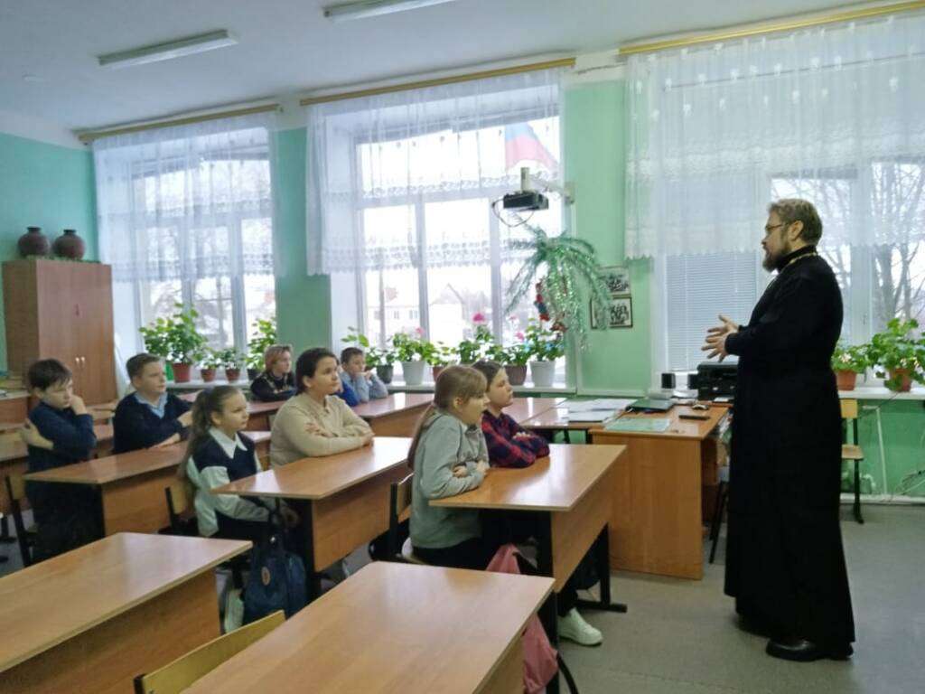 Встреча протоиерея Олега Трофимова с учениками Пителинской школы