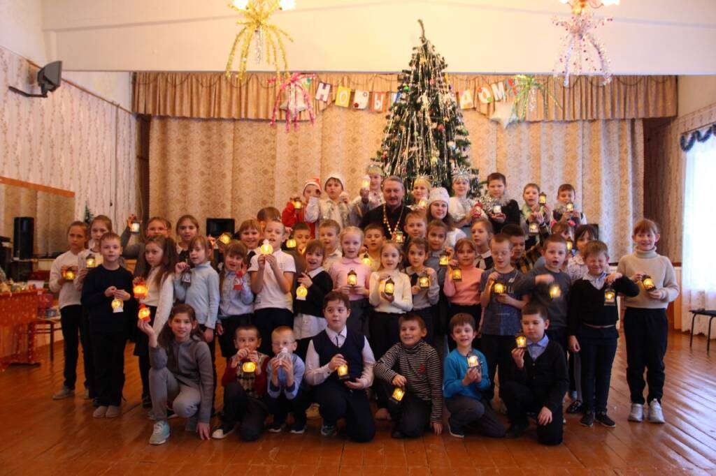 В Болоньской школе прошла Рождественская ёлка для учащихся начальных классов
