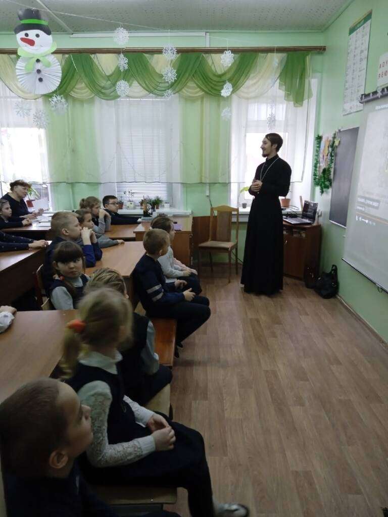 Руководитель Молодёжного отдела Касимовской епархии иерей Николай Пронин посетил Свято-Сергиевскую Православную школу г. Касимов