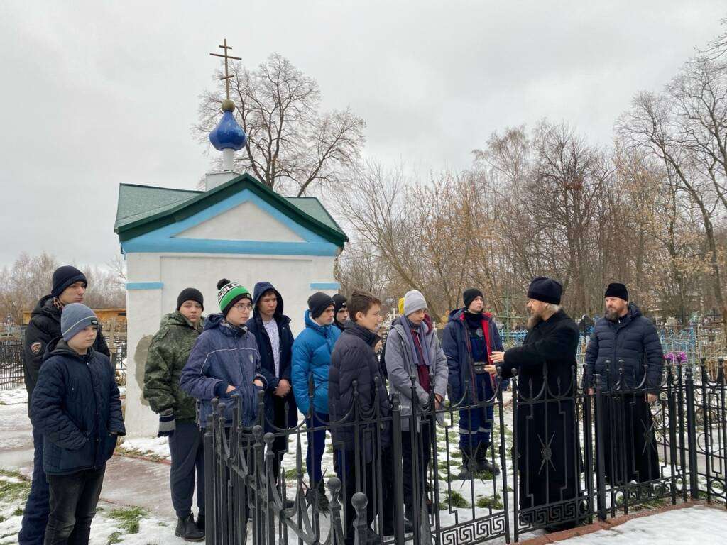 Дети из подросткового клуба православного краеведения «Ставросъ» на Рождественских каникулах посетили храмы Касимовской епархии