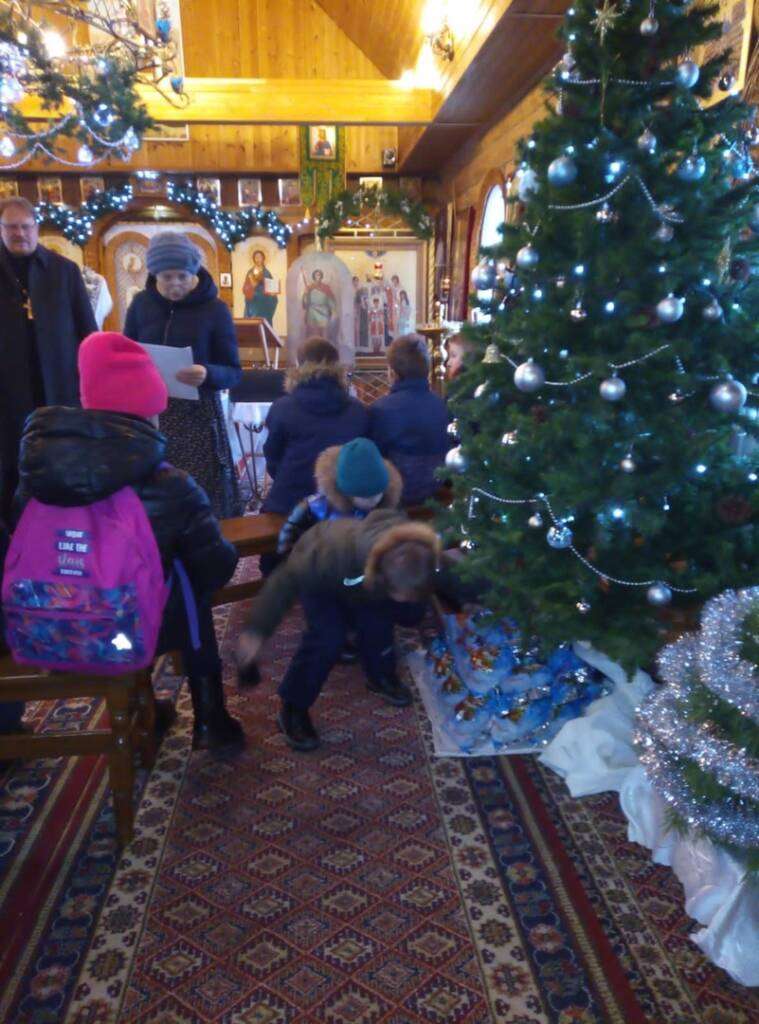 В Преображенском храме п. Шилово прошло мероприятие для семей находящихся в трудной жизненной ситуации, посвященное Рождеству Христову