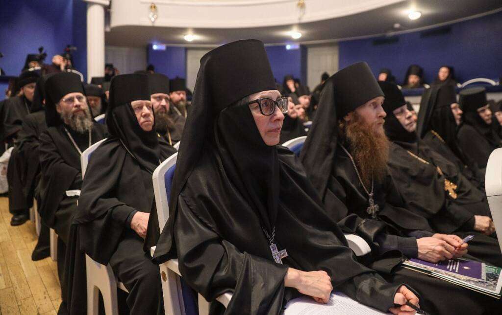Настоятели и настоятельницы монашеских обителей Касимовской епархии приняли участие в работе круглого стола, посвящённого современной монашеской жизни в рамках XXXI Международных образовательных чтений