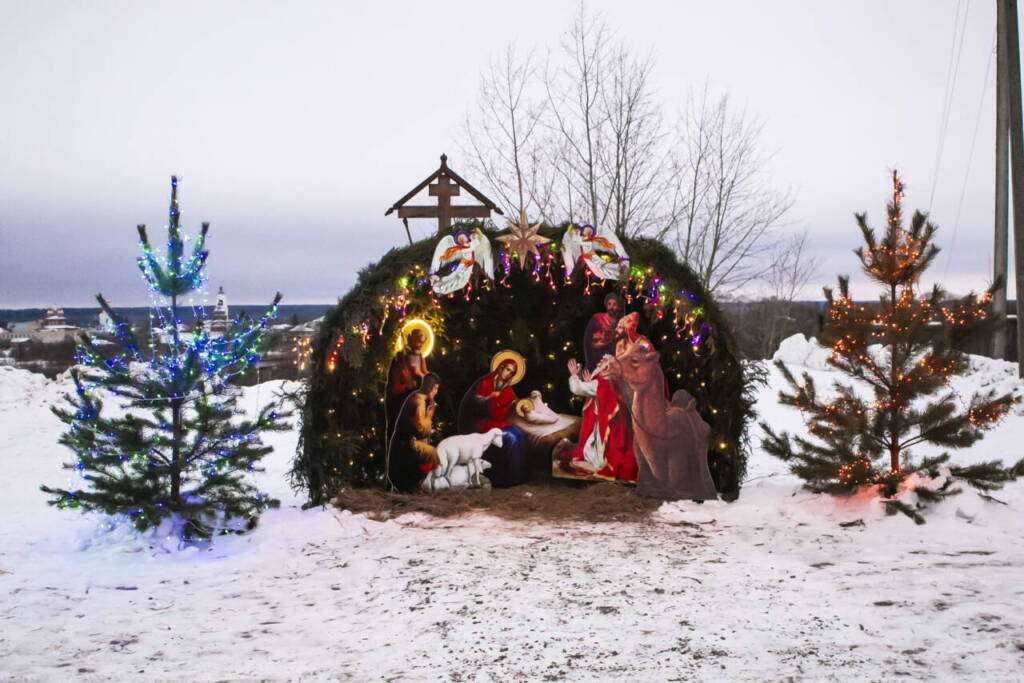 Божественная Литургия на Отдание праздника Рождества Христова в храме Преображения Господня поселка Кадом на Преображенском холме