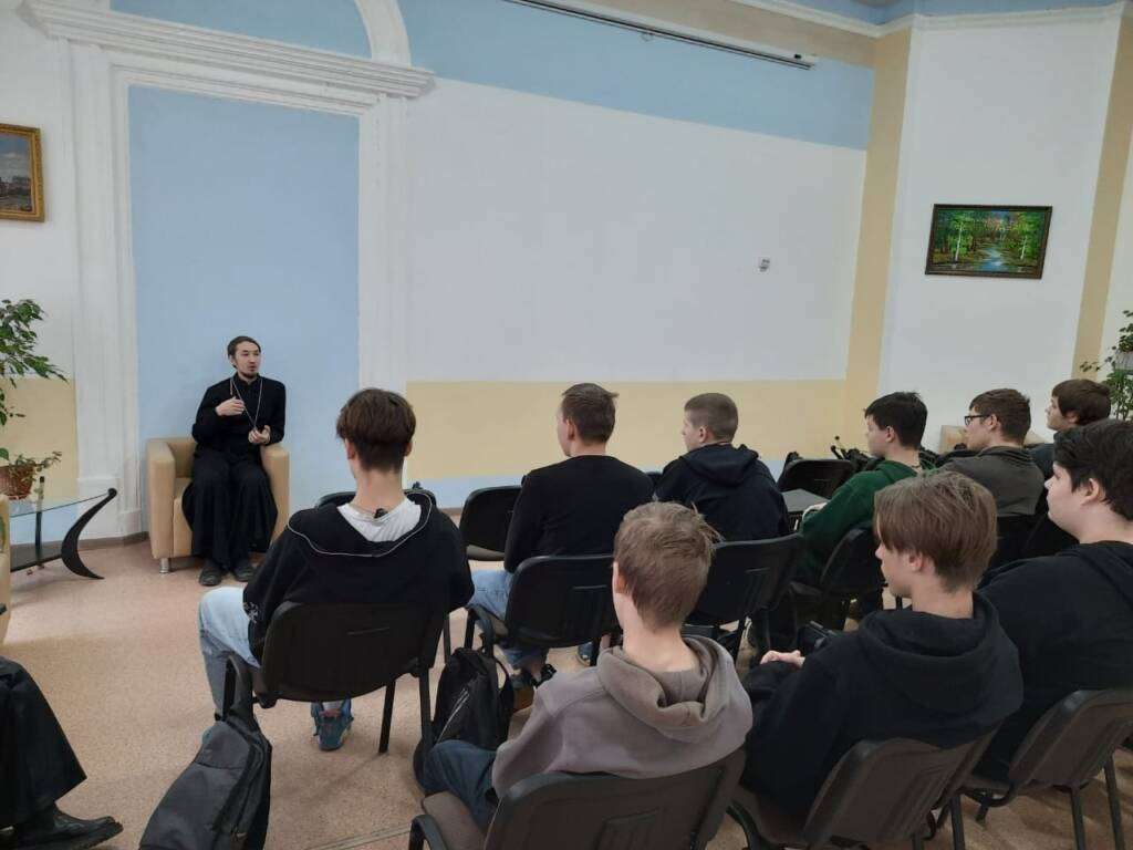 Руководитель миссионерского отдела Касимовской епархии иерей Илия Иванов посетил школу №3 г. Касимова