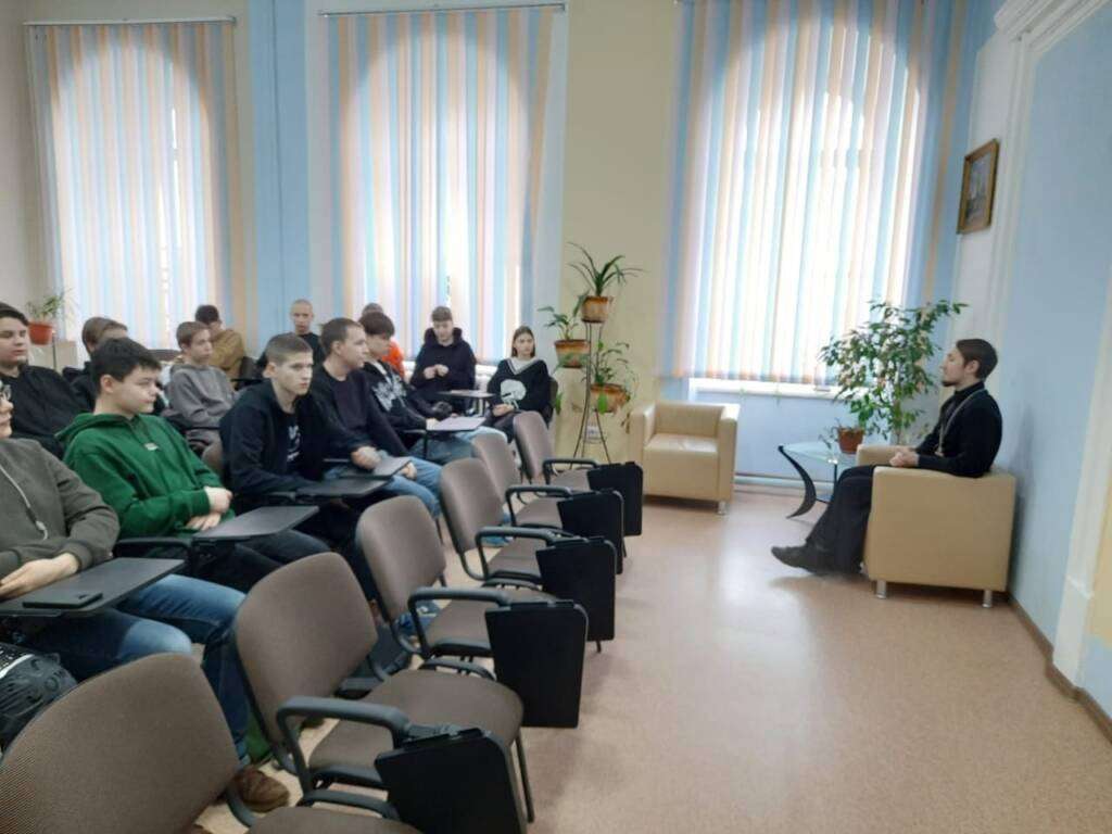 Руководитель молодёжного отдела Касимовской епархии иерей Николай Пронин посетил с духовно-просветительской беседой Касимовский нефтегазовый колледж