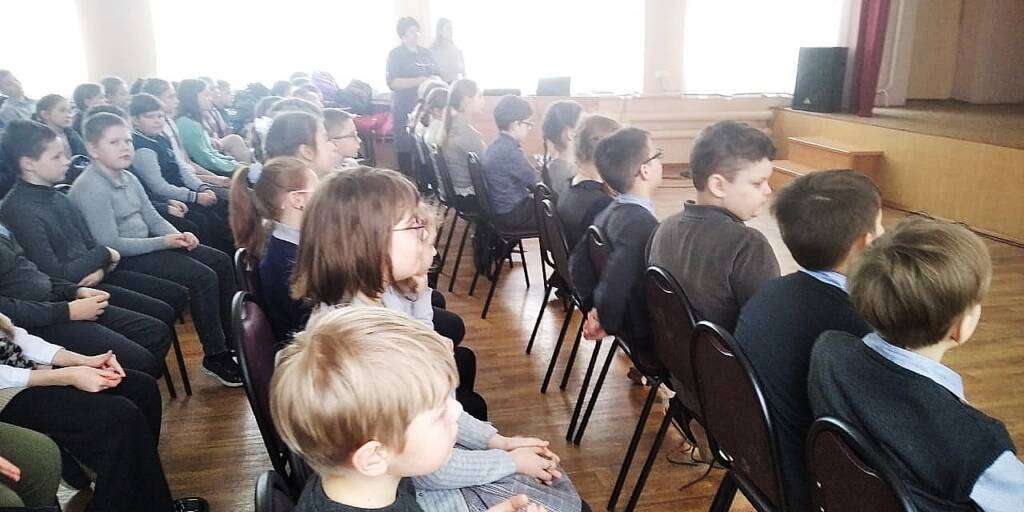 Руководитель миссионерского отдела Касимовской епархии иерей Илия Иванов посетил школу №3 г. Касимова