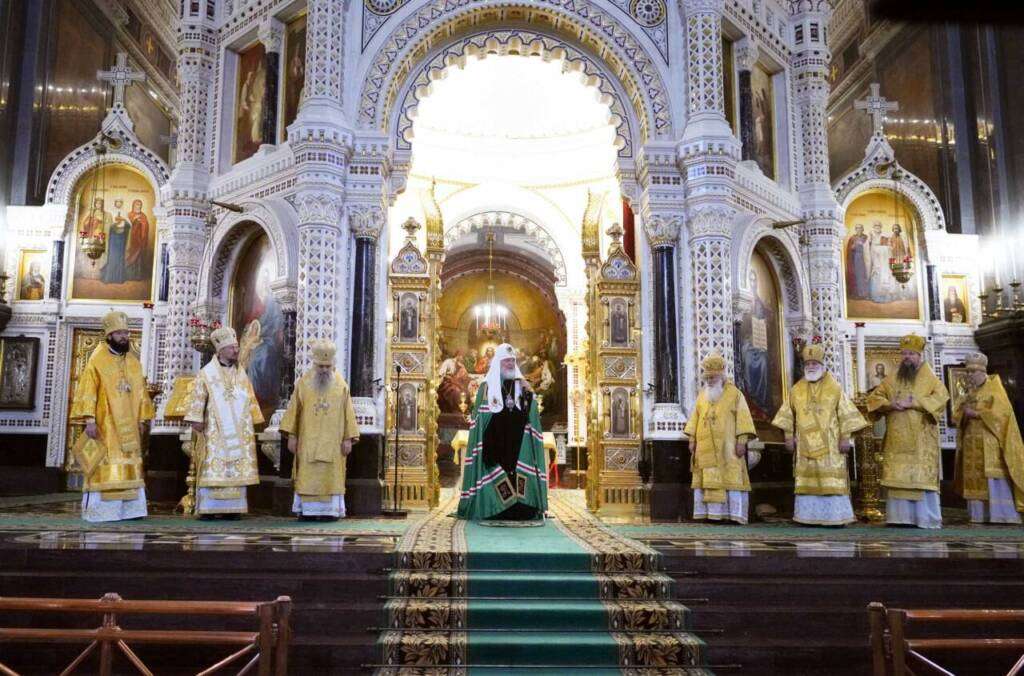Преосвященный епископ Василий в сонме архиереев сослужил Святейшему Патриарху Кириллу за Божественной литургией в Храме Христа Спасителя