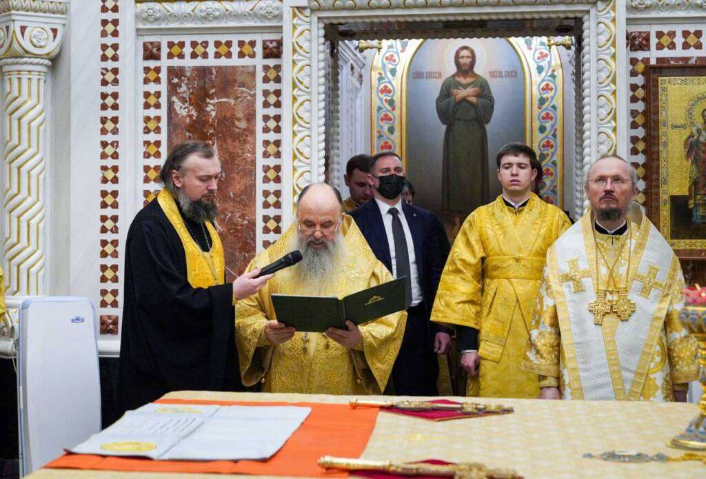 Преосвященный епископ Василий в сонме архиереев сослужил Святейшему Патриарху Кириллу за Божественной литургией в Храме Христа Спасителя