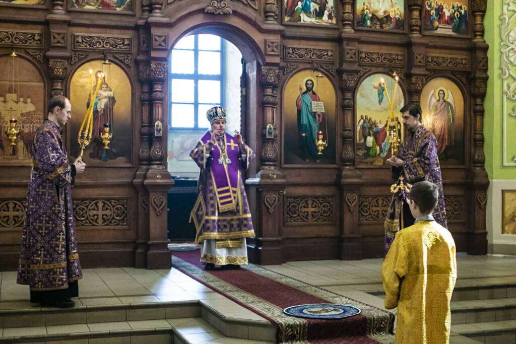 Божественная Литургия в Неделю 3-ю Великого поста, Крестопоклонную в Вознесенском Кафедральном соборе города Касимова