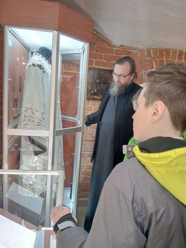 Для учащихся школы № 3 г. Касимова была организована экскурсия по экспозиции музея новомучеников и исповедников Касимовской епархии