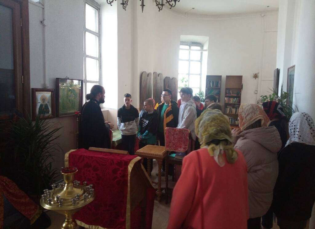 Храм Преображения Господня села Телебукино Касимовского района посетили учащиеся Крутоярской средней школы