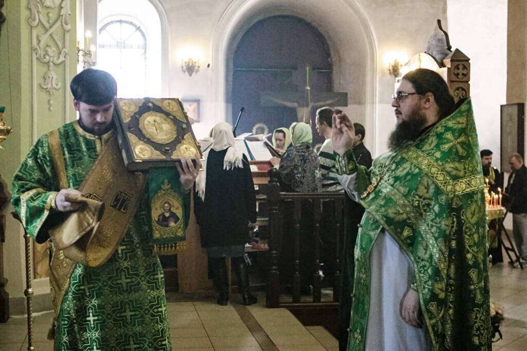 Божественная Литургия в празднование Входа Господня в Иерусалим в Вознесенском Кафедральном соборе города Касимова