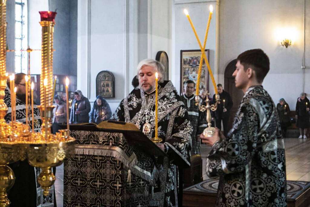 Вечернее богослужение с чтением Страстных Евангелий в Вознесенском Кафедральном соборе города Касимова