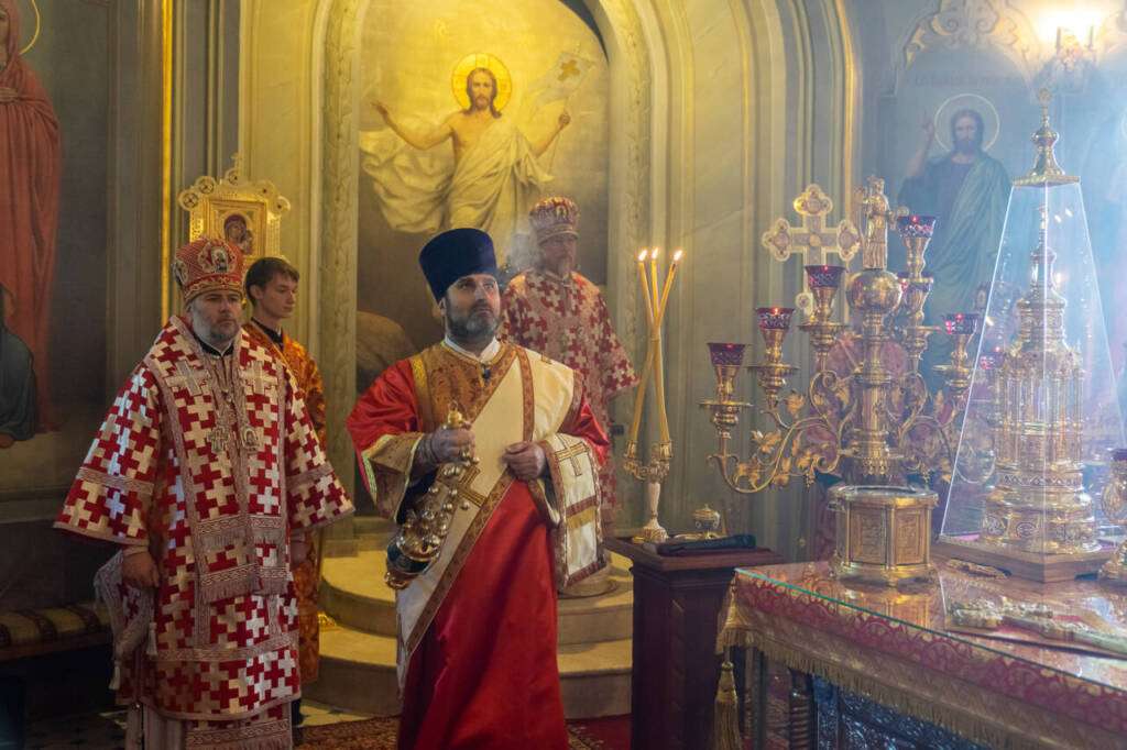 В день памяти апостола и евангелиста Марка Преосвященнейший епископ Василий сослужил Главе митрополии в Христорождественском соборе Рязанского Кремля