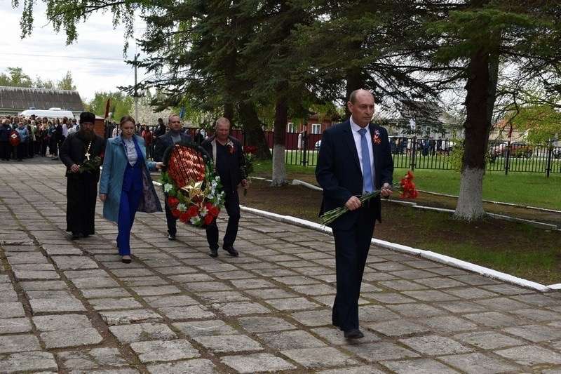 Настоятель Архангельского храма п. Ермишь иерей Николай Антонов принял участие в торжественном митинге, посвященному 78 - ой годовщине Победы в Великой Отечественной войне 1941-1945 годов.