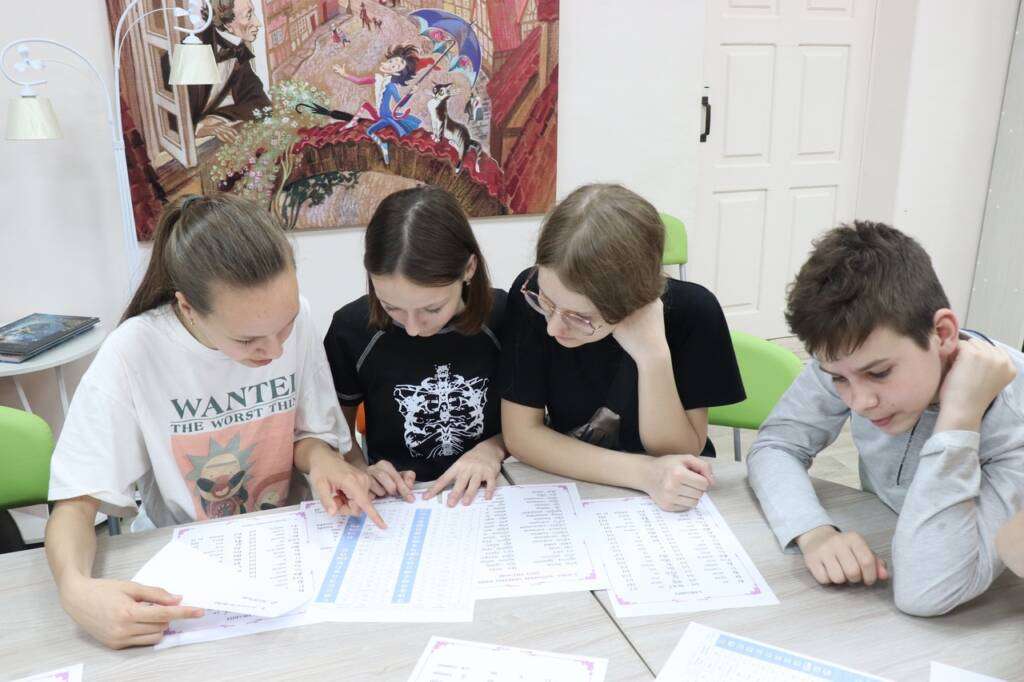 На базе Центральной детской библиотеки им. А.В. Ганзен прошел мастер-класс по церковно-славянскому языку