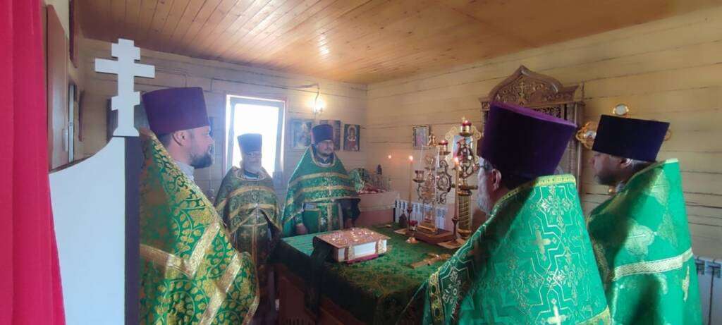 Соборное богослужение духовенства Агломазовского благочиния в Успенском храме села Берестянки Сасовского района