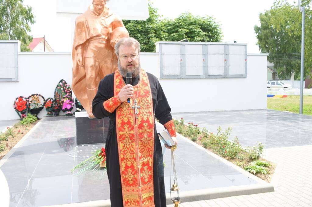 Благочинный Пителинского округа протоиерей Олег Трофимов принял участие в митинге,  посвященный Дню памяти и скорби