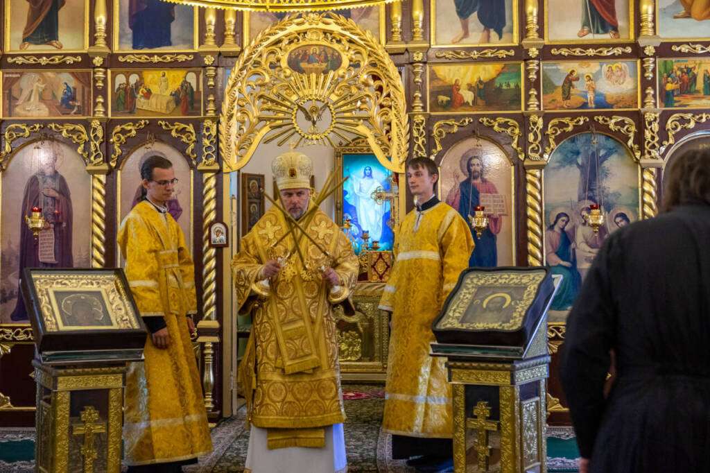 В день памяти благоверного князя Олега Рязанского Преосвященнейший епископ Василий сослужил Главе митрополии в Солотчинском монастыре