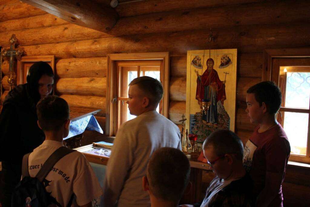 Учащиеся Лашманской школы посетили Никольский ставропигиальный женский монастырь в селе Шостье Касимовского района