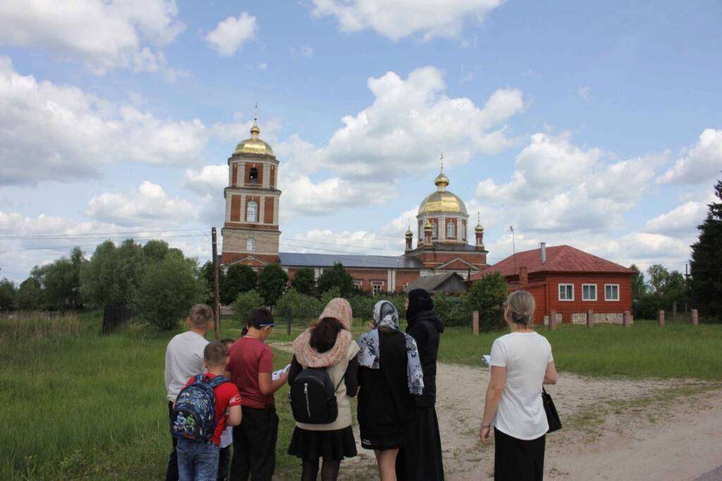 Учащиеся Лашманской школы посетили Никольский ставропигиальный женский монастырь в селе Шостье Касимовского района