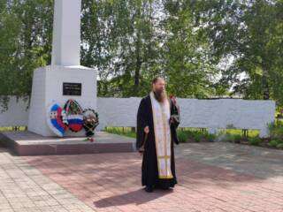 Настоятель Троицкого храма р.п. Чучково иерей Алексий Тугушев принял участие в митинге, посвященном  Дню памяти и скорби