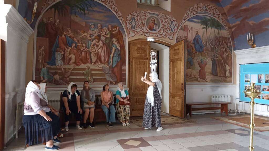 Подопечные Сасовского КЦСОН с экскурсией посетили Успенский храм с. Огарево-Почково Сасовского района