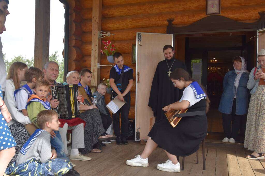Участники молодежного движения имени Фёдора Ушакова посетили Троицкий (Архангельский) храм г. Сасово