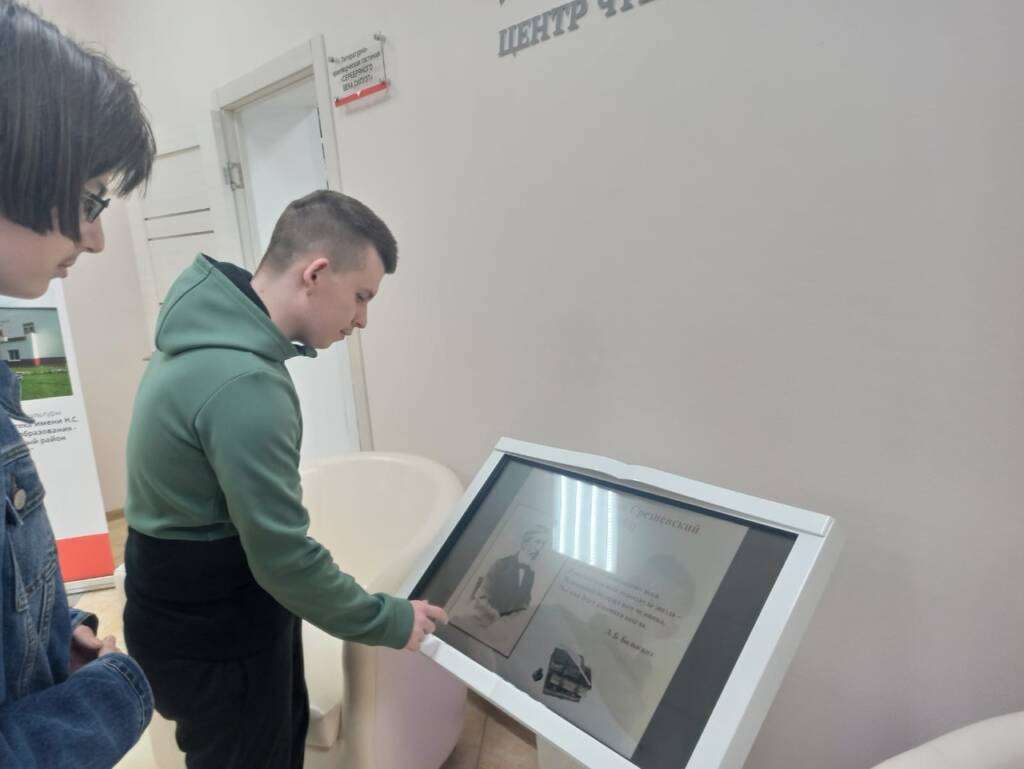 Благочинный Шиловского округа протоиерей Владимир Свиридов принял участие в открытие первой в Шиловском районе модельной библиотеки нового поколения