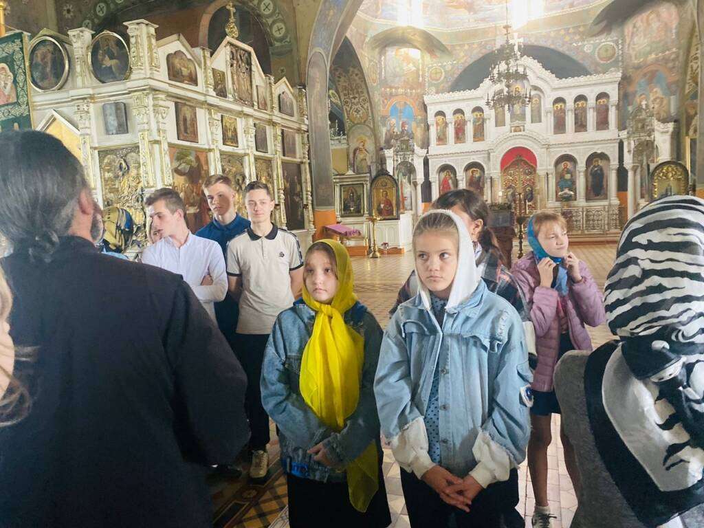 Учащиеся Тумской средней школы №46 посетили с экскурсией Троицкий храм р. п. Тума Клепиковского района
