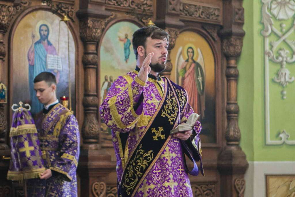 Божественная Литургия в празднование Воздвижения Честного и Животворящего Креста Господня в Вознесенском Кафедральном соборе города Касимова