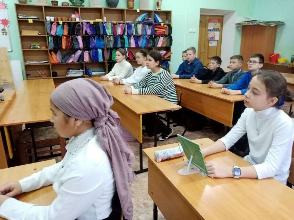 Благочинный Пителинского округа протоиерей Олег Трофимов встретился с учащимися Пителинской СОШ