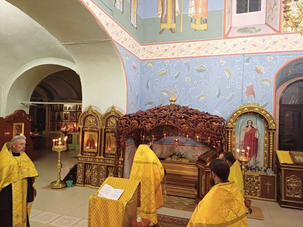 Молебен с акафистом священноисповеднику Сергию Касимовскому в Троицком храме города Касимова